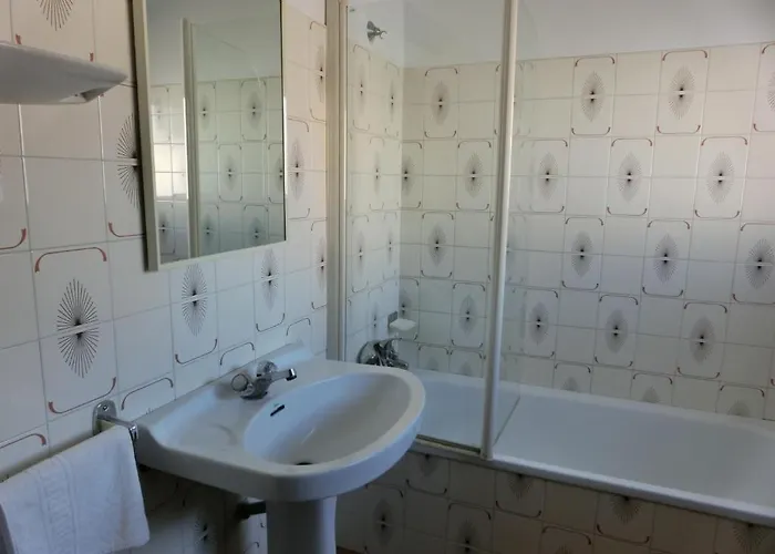 坎卡塔拉酒店 *